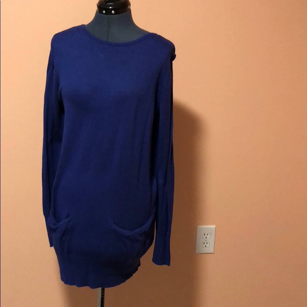 Women’s Jennifer Lopez blue sweater